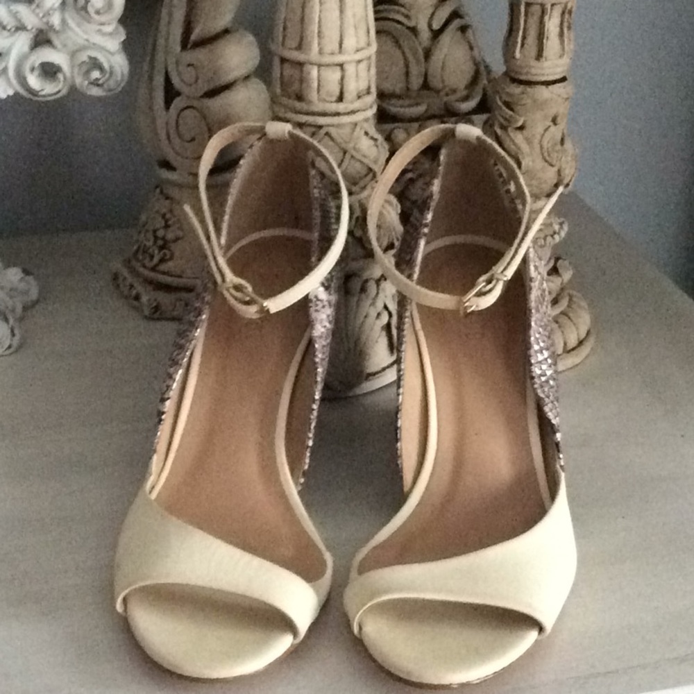 Shoes - Picture 2 of 3